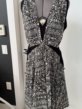 Vanessa Bruno Black and White Printed V-Neck Sleeveless Dress